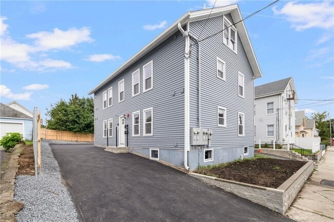 66 Jefferson Ave in Pawtucket, RI - Building Photo - Building Photo
