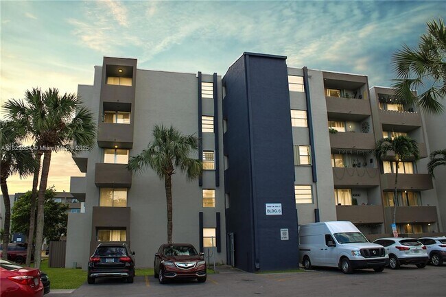 10090 NW 80th Ct, Unit 1245 in Miami Lakes, FL - Building Photo - Building Photo