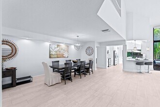 2442 Windsor Way Ct in Wellington, FL - Building Photo - Building Photo
