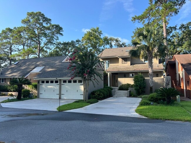 3 Victoria Dr
