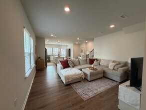 811 Falls Grove Trl in High Point, NC - Building Photo - Building Photo