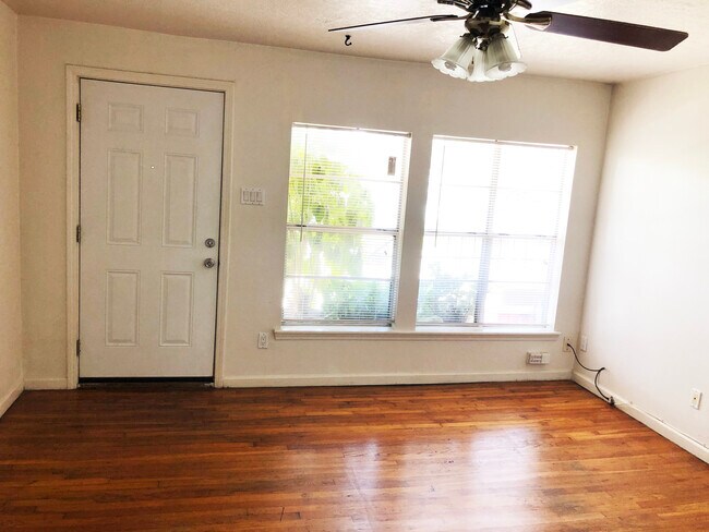 115 Aurora St in Houston, TX - Building Photo - Building Photo