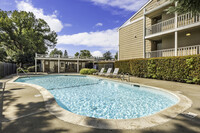 Colonial Garden Apartments in Yuba City, CA - Building Photo - Building Photo