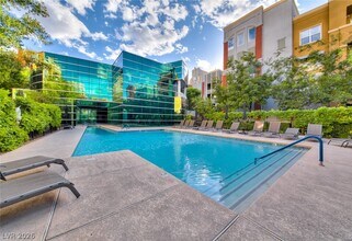 68 E Serene Ave in Las Vegas, NV - Building Photo - Building Photo