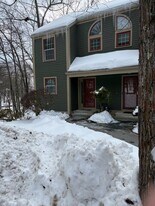1465 Hooksett Rd in Hooksett, NH - Building Photo