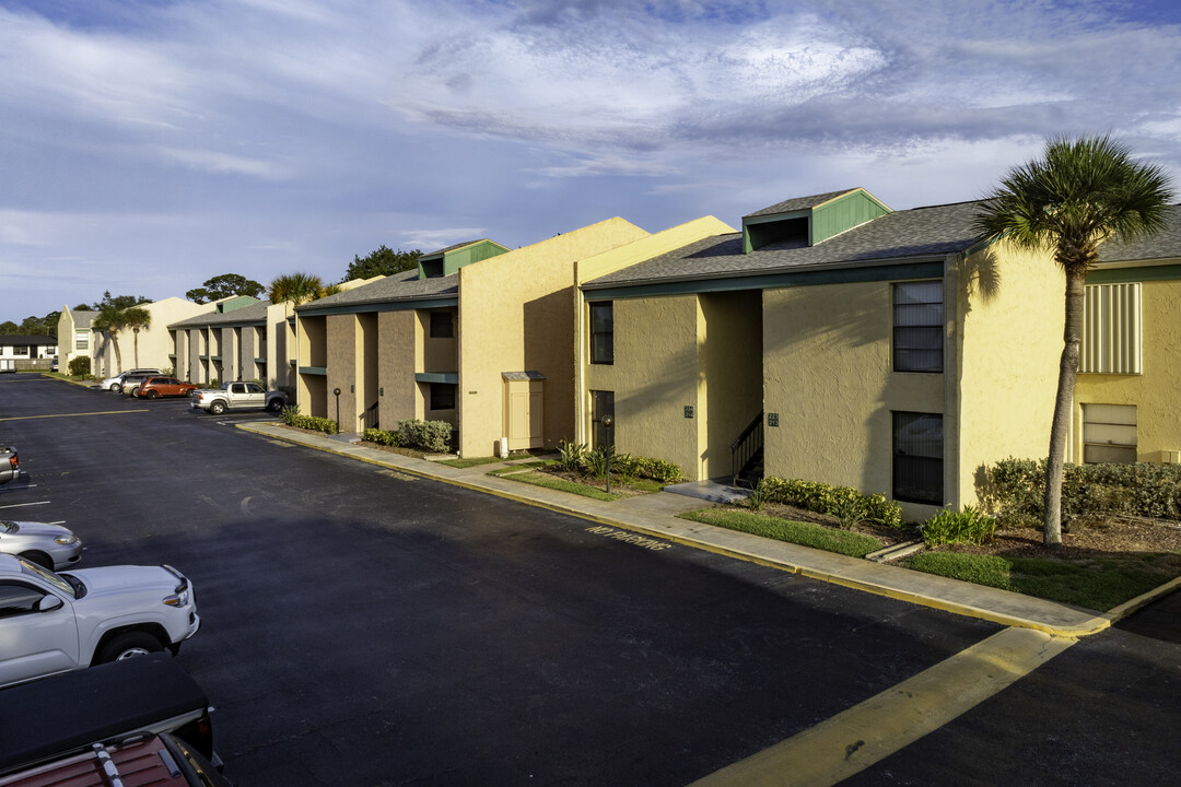 Eagle Nest Condominiums in Melbourne, FL - Building Photo