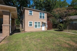 206 S Sims Ave in Bryan, TX - Building Photo