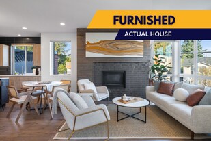 8380 Loyal Way NW in Seattle, WA - Building Photo