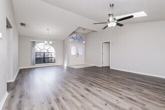 4828 Crestknoll Ln in New Port Richey, FL - Building Photo - Building Photo