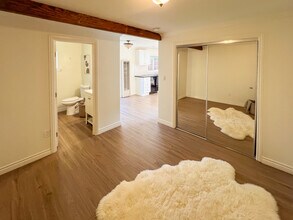 128 S Brighton St, Unit 2 in Burbank, CA - Foto de edificio - Building Photo