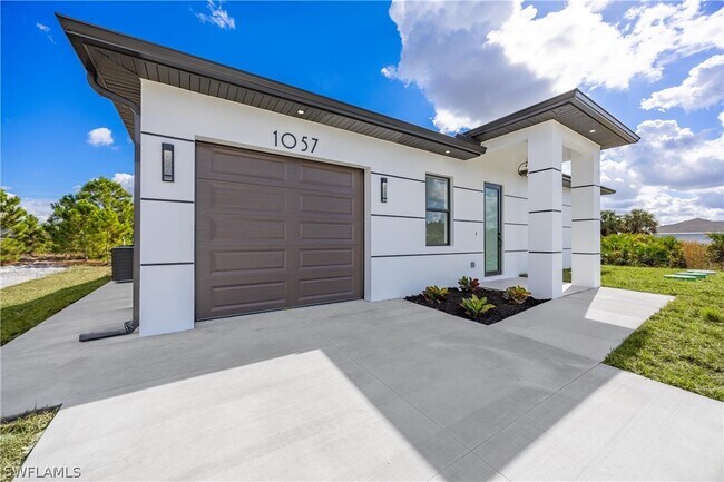 1057 Halby Ave S in Lehigh Acres, FL - Building Photo - Building Photo