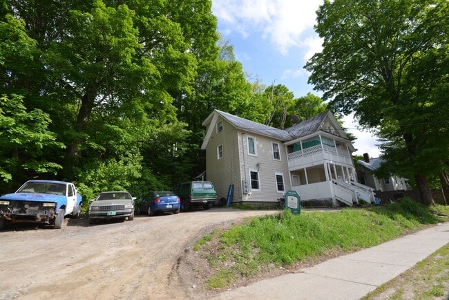 139 Railroad St in Johnson, VT - Building Photo - Building Photo