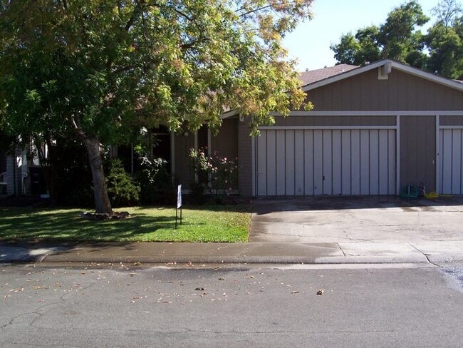property at 7422 Gallant Cir