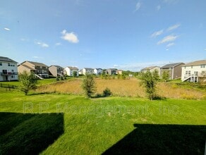 9850 Glacial Valley Rd in Woodbury, MN - Building Photo - Building Photo