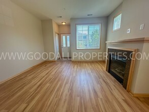 8583 Rock Dr in West Des Moines, IA - Building Photo - Building Photo