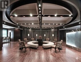 3880 Duke of York Blvd in Mississauga, ON - Building Photo - Building Photo