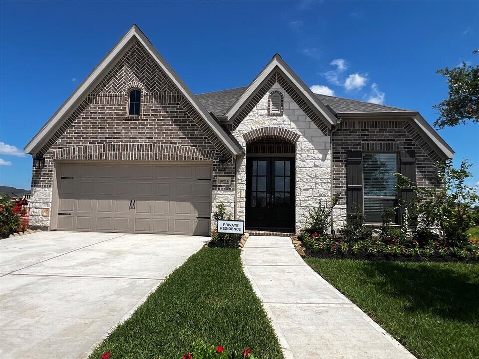 10931 Spring Wind Dr in Missouri City, TX - Building Photo