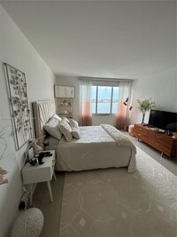 1200 West Ave, Unit 1529 in Miami Beach, FL - Building Photo - Building Photo