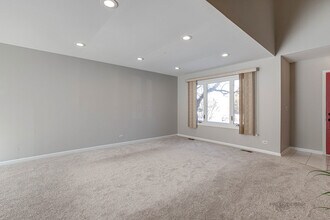 36 Monterey Dr in Vernon Hills, IL - Building Photo - Building Photo
