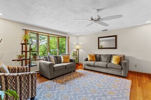 27 Ridge Hill Ave, Unit 27 in Malden, MA - Building Photo