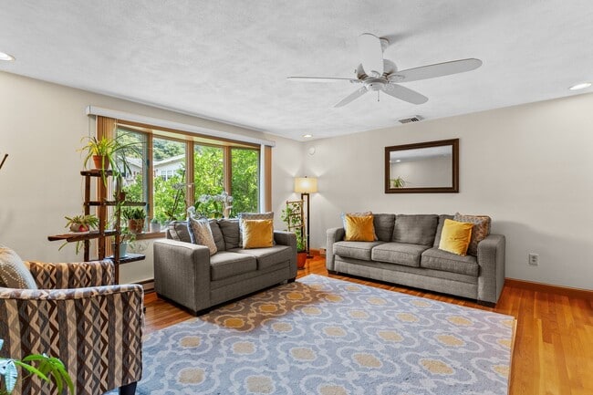 27 Ridge Hill Ave, Unit 27