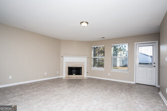 410 Pinevale Ct in College Park, GA - Building Photo - Building Photo