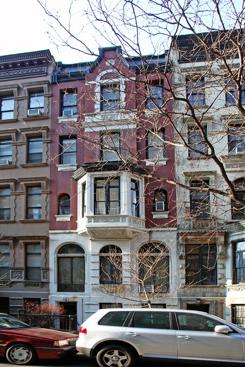 114 W 73rd St in New York, NY - Building Photo