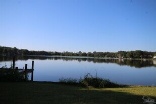 6103 E Shore Dr in Pensacola, FL - Building Photo