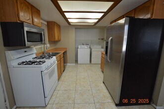 4277 Ridgeview Dr in Las Vegas, NV - Building Photo - Building Photo
