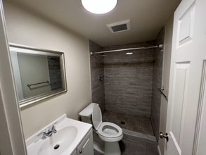 940 N Van Ness Ave in Fresno, CA - Building Photo - Building Photo