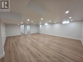 250 Sunset Ridge in Vaughan, ON - Building Photo - Building Photo