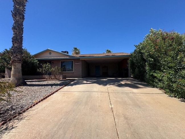 property at 1205 E Cottonwood Dr