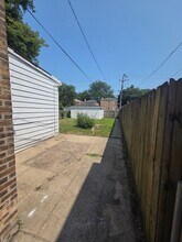 8509 S Yates Blvd in Chicago, IL - Building Photo - Building Photo