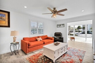 1441 Ocean Dr, Unit 207 in Vero Beach, FL - Building Photo - Building Photo