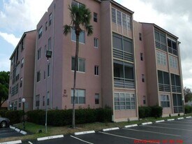 2841 Somerset Dr in Lauderdale Lakes, FL - Building Photo
