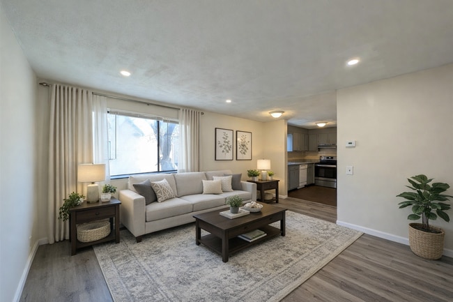 82 Newbury St, Unit 2 in Somerville, MA - Foto de edificio - Building Photo