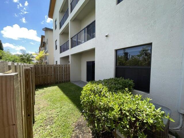 8039 NW 104th Ave in Doral, FL - Building Photo - Building Photo