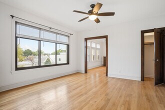 2342 N Spaulding Ave in Chicago, IL - Building Photo - Building Photo