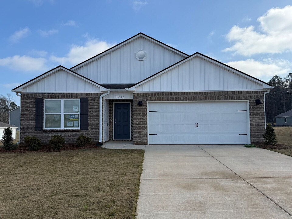 18546 Blockton Dr in Vance, AL - Building Photo