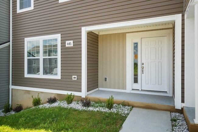 445 Skylar Dr in Christiansburg, VA - Building Photo - Building Photo