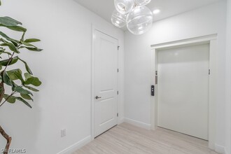 16364 Viansa Wy in Naples, FL - Building Photo - Building Photo