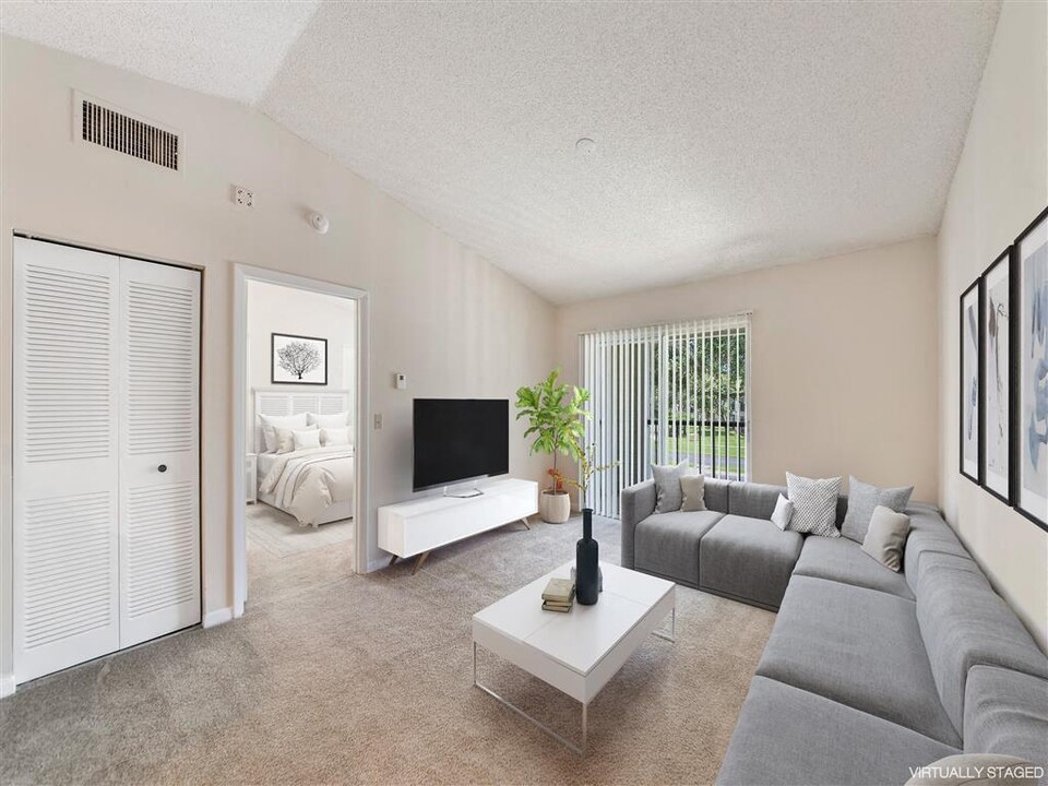 Turtle Cove in West Palm Beach, FL - Building Photo