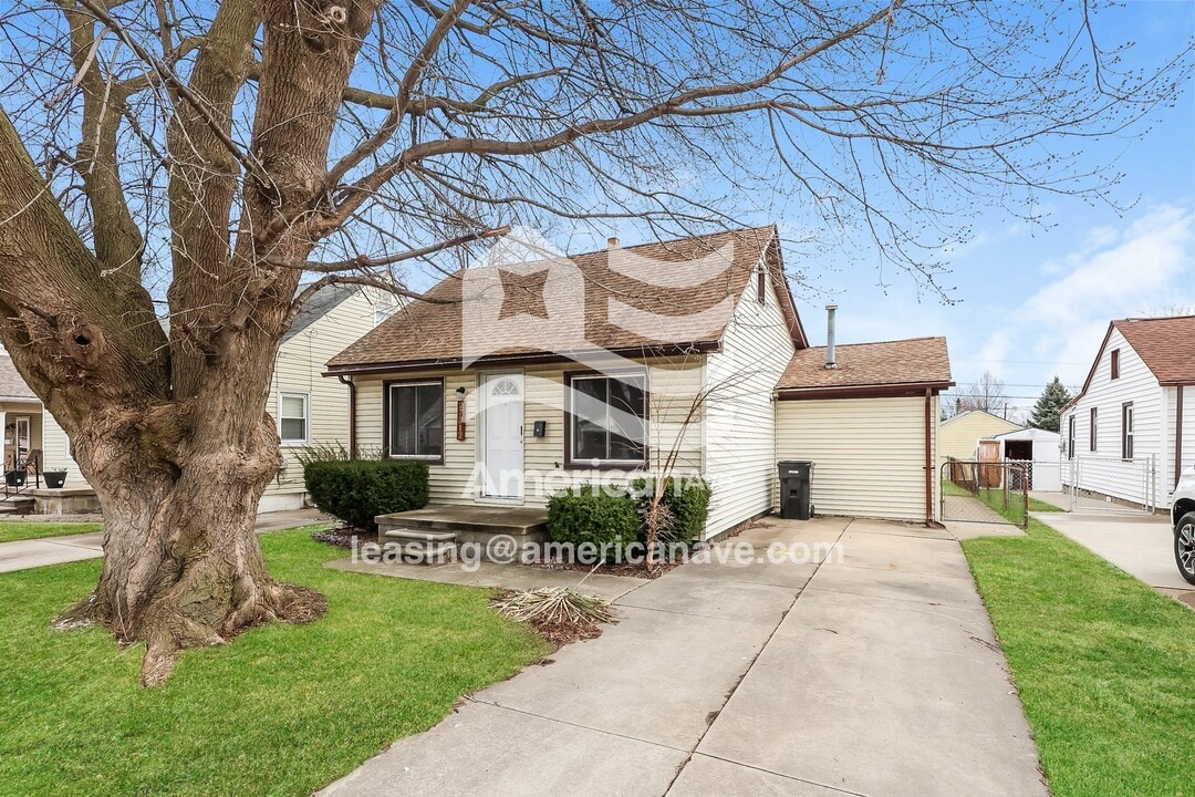 27312 Ridgewood St in Roseville, MI - Building Photo