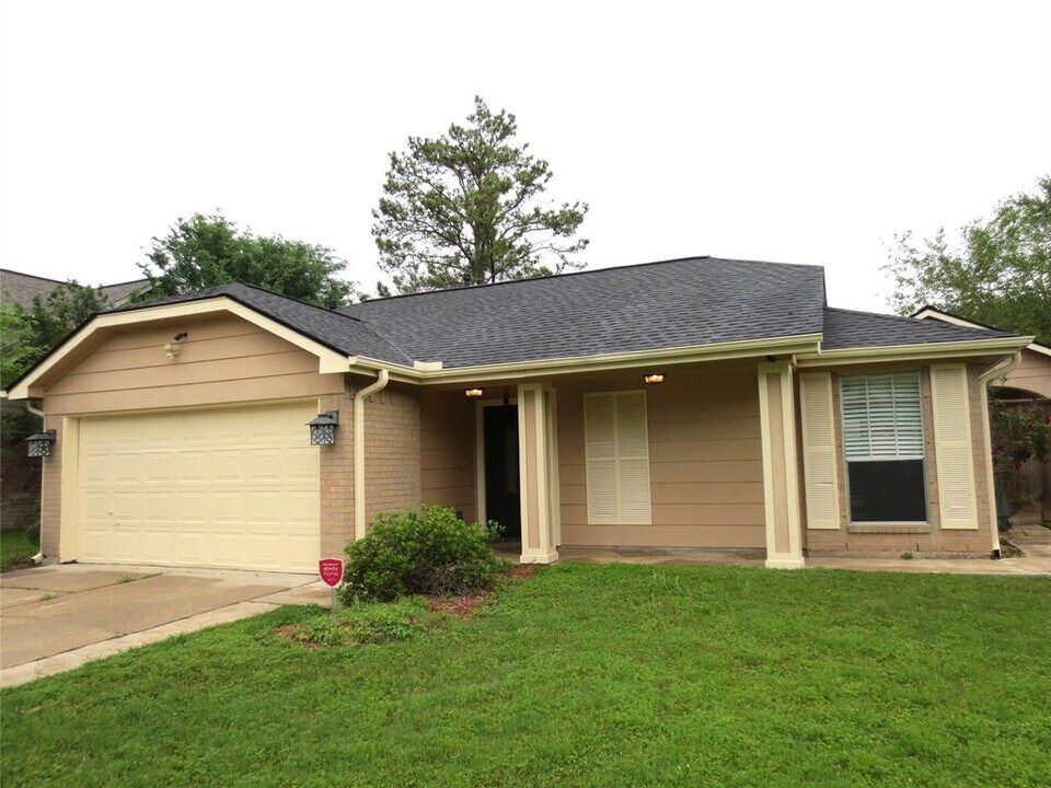 8214 Split Oak Dr in Houston, TX - Building Photo