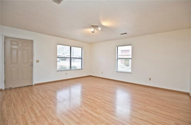 5905 Sara St in Fayetteville, AR - Building Photo - Building Photo