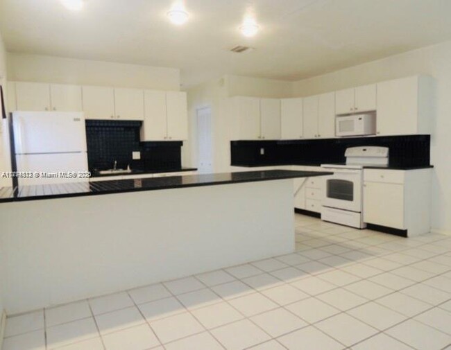 1104 NE 17th Terrace in Fort Lauderdale, FL - Building Photo - Building Photo