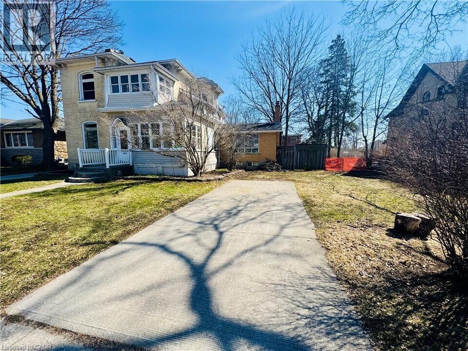 127 Laurel St in Cambridge, ON - Building Photo