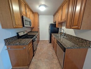 1034 N Martel Ave in West Hollywood, CA - Foto de edificio - Building Photo