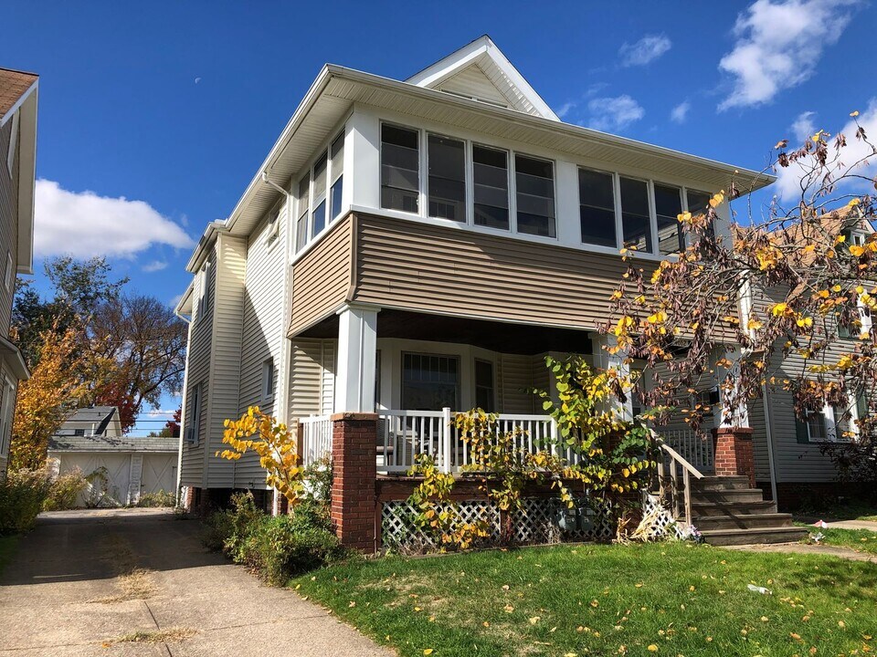 4662 E 85th St-Unit -Up in Garfield Heights, OH - Building Photo