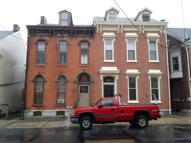 711 Chestnut St, Unit 3